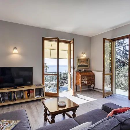 Daire Seaview With Garden In By Wonderful Italy *